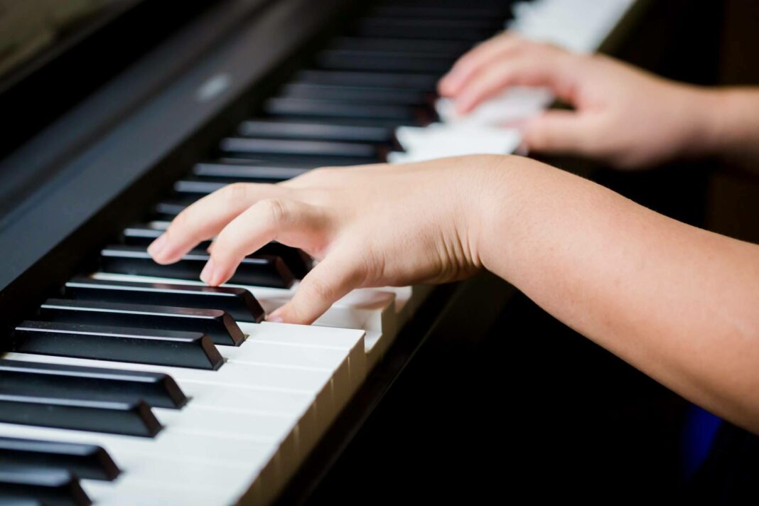 Música y Maestro permite a tocar el con clases y consejos - Oviedo